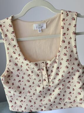 (NWOT) Cream Floral Ribbed Tank